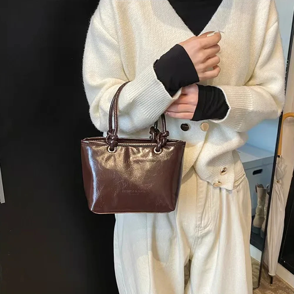 Fashion Elegant Vintage Crossbody Bag Korean Style PU Leather Square Shoulder Bag Solid Color Handbag Ladies Bucket Bag Shopping
Fashion Elegant Vintage Crossbody Bag Korean Style PU Leather Square Shoulder Bag Solid Color Handbag Ladies Bucket Bag Shopping