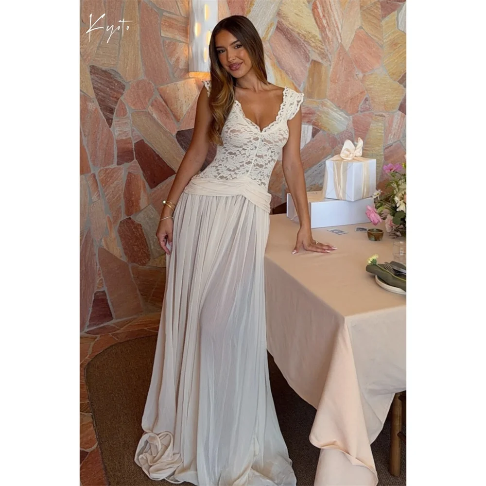 Свадебное платье Kyoto белое, с кружевным вырезом «сердечко», без рукавов, со шлейфом, А-силуэт, 2026
Свадебное платье Kyoto белое, с кружевным вырезом «сердечко», без рукавов, со шлейфом, А-силуэт, 2026