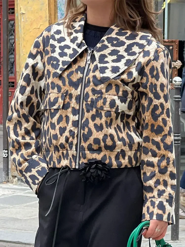 ZBZA Women Leopard Print Vintage Loose Jacket Doll Collar Metal Zipper Patch Pocket Patchwork Coat Fall Winter New Chic Overcoat
ZBZA Women Leopard Print Vintage Loose Jacket Doll Collar Metal Zipper Patch Pocket Patchwork Coat Fall Winter New Chic Overcoat