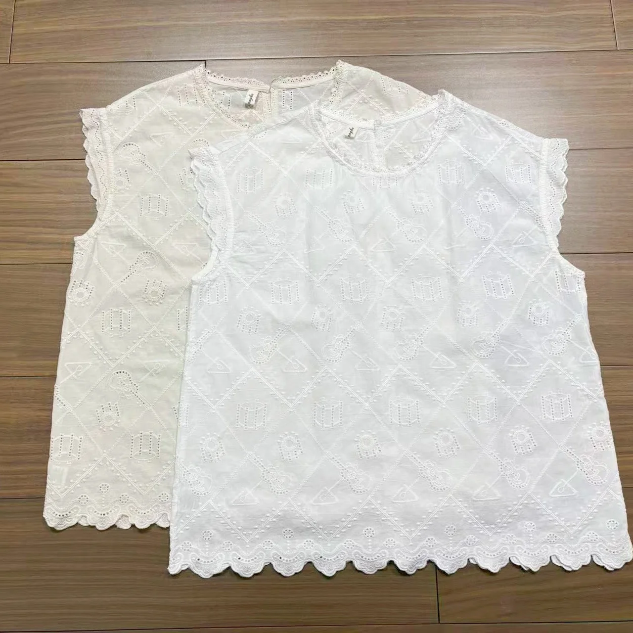 Summer New Style Thin Sleeveless Lace Hollow out Vest Women's Cotton Wave Single Button Shoulder Maternity Wear Sweet Style
Summer New Style Thin Sleeveless Lace Hollow out Vest Women's Cotton Wave Single Button Shoulder Maternity Wear Sweet Style