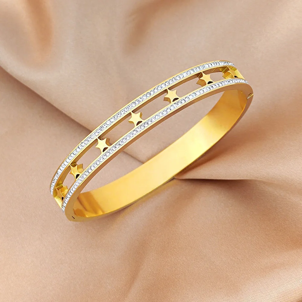 Fashionable hollow five-point star stainless steel women's bracelet, temperament wrist jewelry, wedding party accessories
Fashionable hollow five-point star stainless steel women's bracelet, temperament wrist jewelry, wedding party accessories