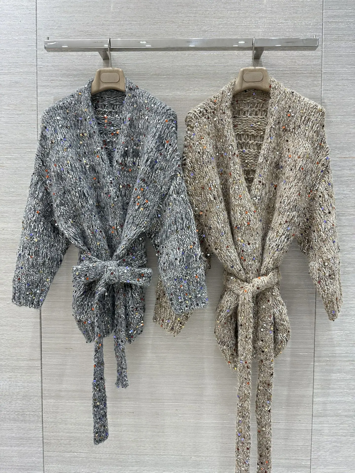 Women's Colorful Sequins Cardigan Autumn Winter V-Neck Long Sleeve Lace-up Waist Loose Female Sweater
Women's Colorful Sequins Cardigan Autumn Winter V-Neck Long Sleeve Lace-up Waist Loose Female Sweater