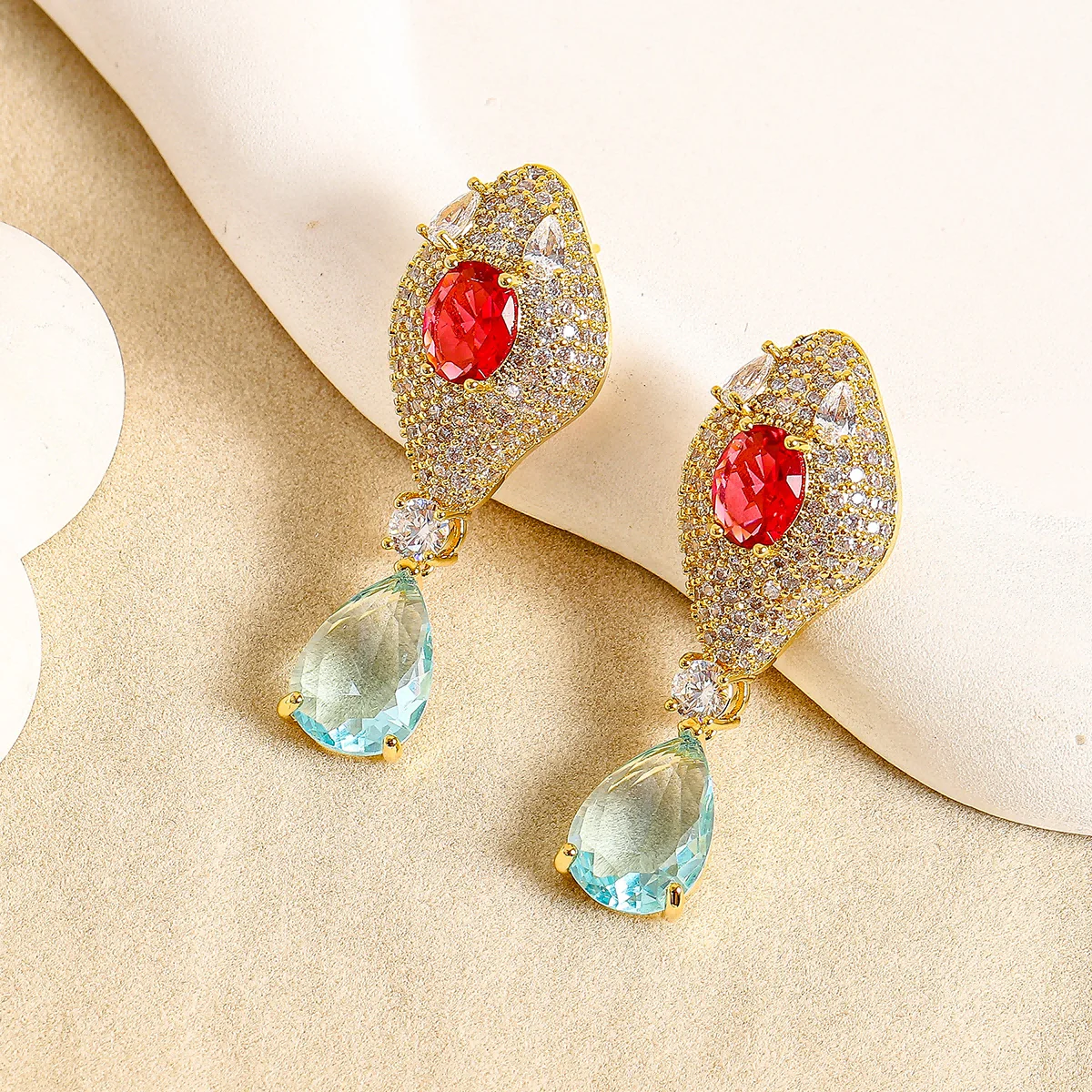 Water Drop Zircon Dangle Earrings for Women S925 Silver Needle Elegant Luxury High-end Versatile Fashion Ear Jewelry
Water Drop Zircon Dangle Earrings for Women S925 Silver Needle Elegant Luxury High-end Versatile Fashion Ear Jewelry