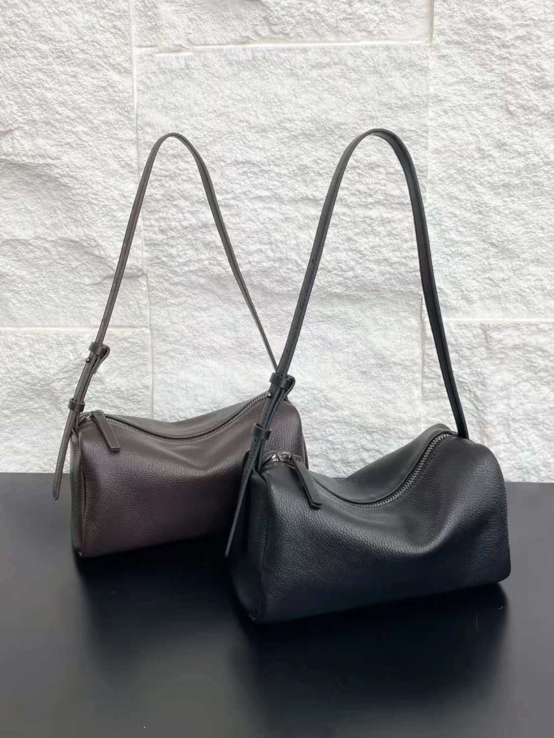 Top Layer Matte Cowhide Shoulder Bag Women's Crossbody Handbag Tote Bag Underarm Cylinder Bag Casual Simple Style 2025
Top Layer Matte Cowhide Shoulder Bag Women's Crossbody Handbag Tote Bag Underarm Cylinder Bag Casual Simple Style 2025