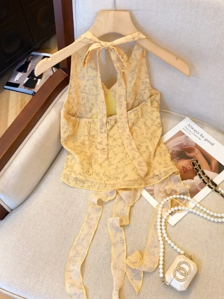 2025 New Yellow Floral Hanging Neck Strap Vest Women's Summer Irregular Strap Short Top Fashion Temperament Sleeveless Top
2025 New Yellow Floral Hanging Neck Strap Vest Women's Summer Irregular Strap Short Top Fashion Temperament Sleeveless Top