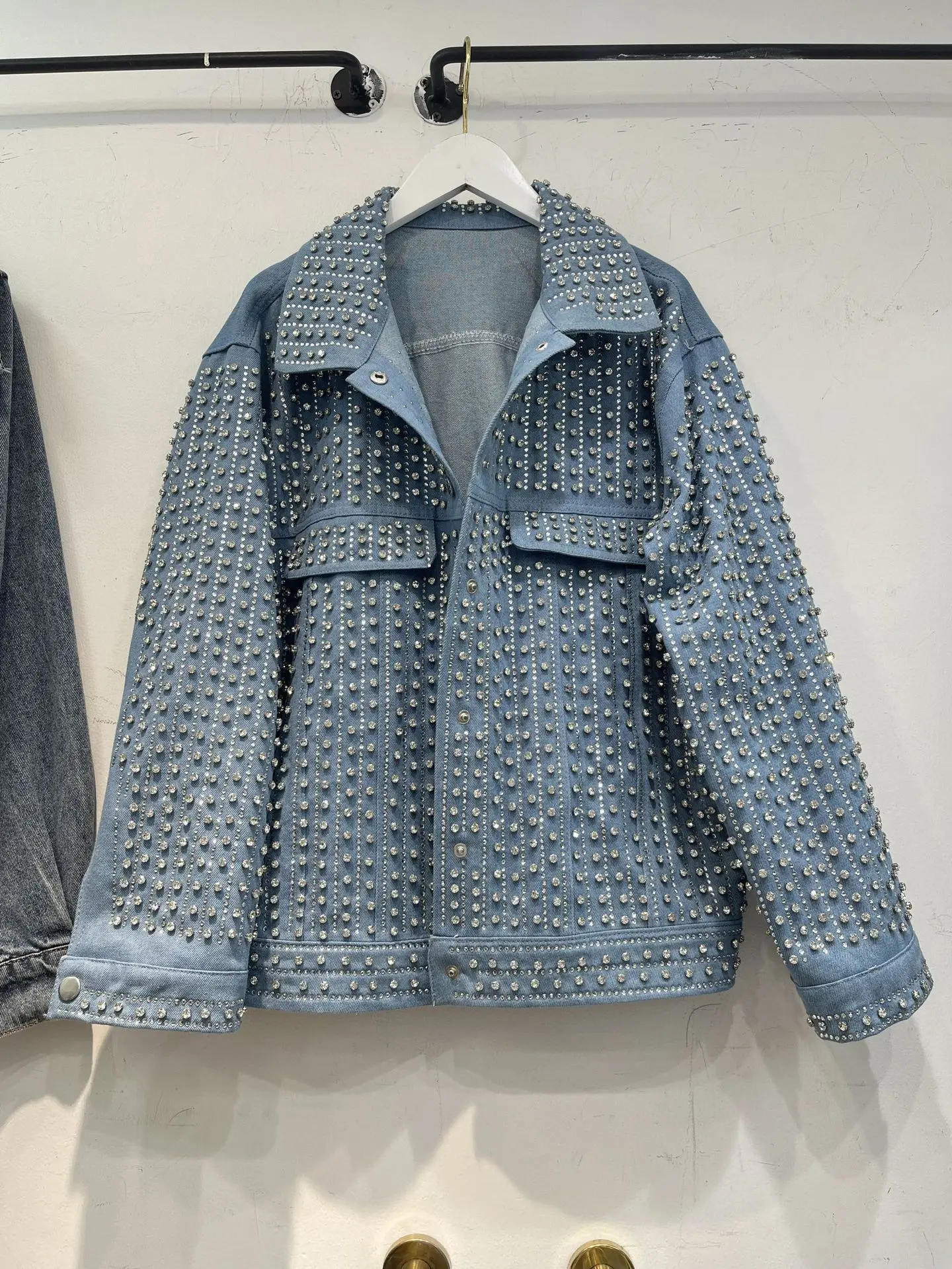 Women's Denim Jacketwomen's Wear 2023 Autumn New Spice Girls Street Fashion Hip-Hop Rock Heavy Industry Diamond Studded Beads Je
Women's Denim Jacketwomen's Wear 2023 Autumn New Spice Girls Street Fashion Hip-Hop Rock Heavy Industry Diamond Studded Beads Je