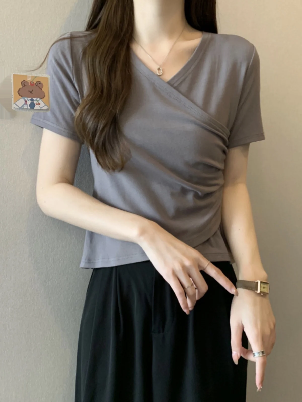 Slimming V-Neck Short Sleeve T-Shirt Women's Summer Fashion plus Size Base Shirt Beautiful Personality Small Shirt Korean Style
Slimming V-Neck Short Sleeve T-Shirt Women's Summer Fashion plus Size Base Shirt Beautiful Personality Small Shirt Korean Style