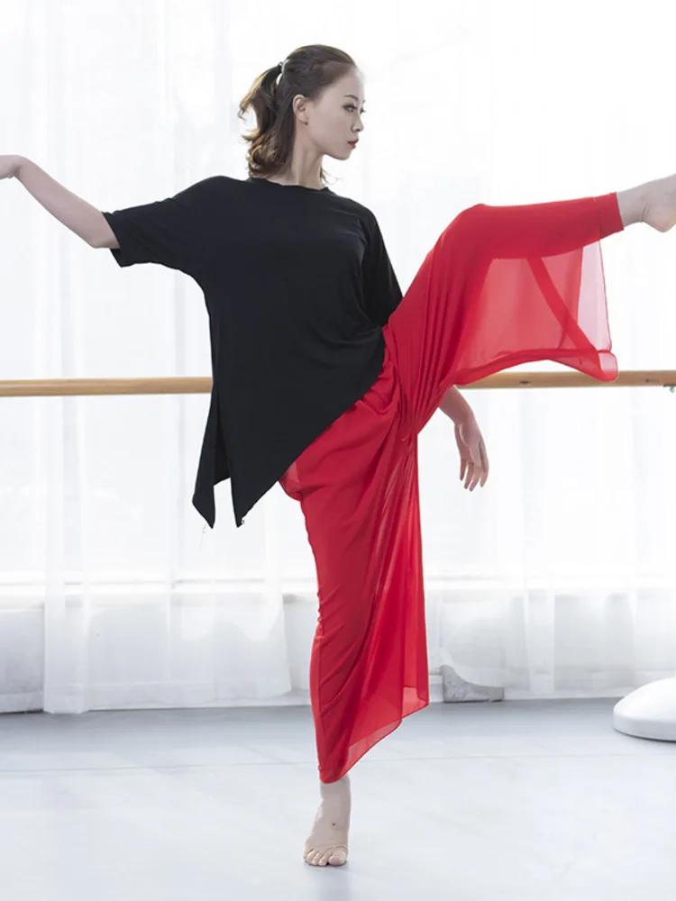 Solid Color Asymmetric Loose Top with Side Slit – Modern Dance Stage Costume for Women with 3/4 Sleeves Show Clothes
Solid Color Asymmetric Loose Top with Side Slit – Modern Dance Stage Costume for Women with 3/4 Sleeves Show Clothes