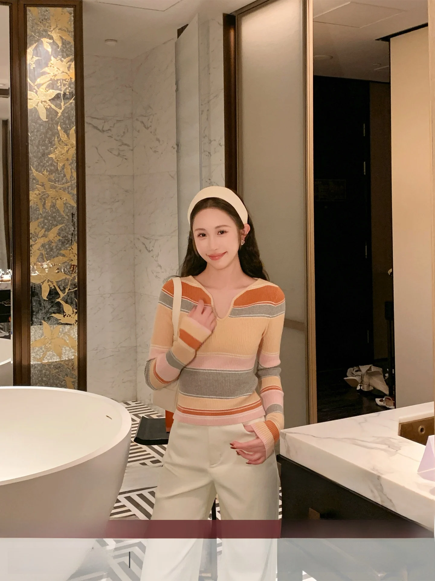 Short Striped Knitwear Women's Fashion Color Block V-Neck Long Sleeve Wool Blend Spring 2026 Stylish Casual Wear for Young Girls
Short Striped Knitwear Women's Fashion Color Block V-Neck Long Sleeve Wool Blend Spring 2026 Stylish Casual Wear for Young Girls