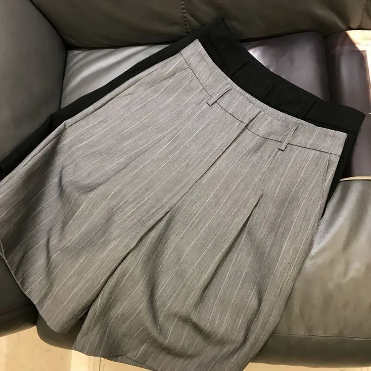 Модные французские бермуды, свободные женские летние шорты с высокой талией и пятью точками
Модные французские бермуды, свободные женские летние шорты с высокой талией и пятью точками