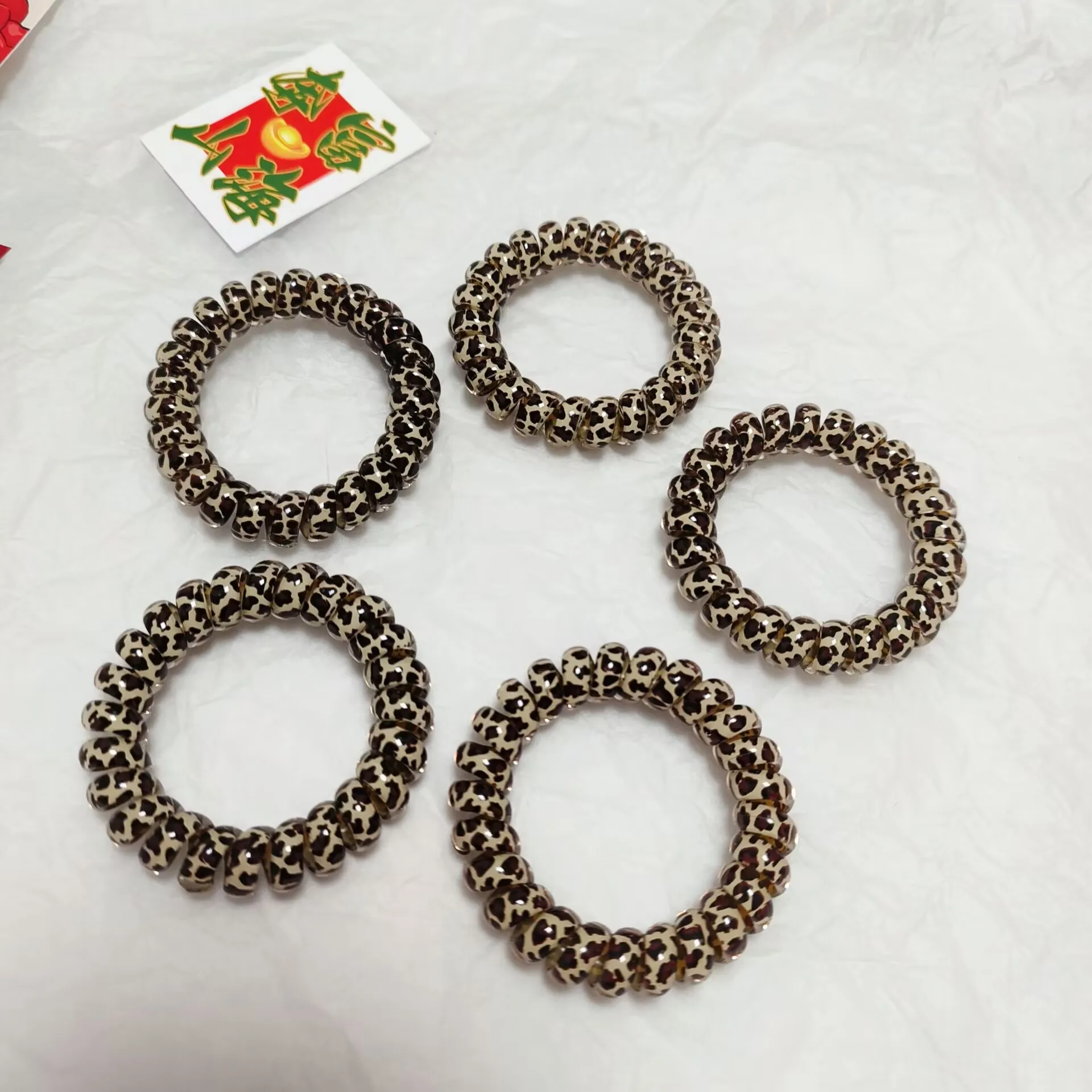 5PCS Leopar Dtelephone wire Scrunchie Elastic Bands Circle Spiral Ties Women Girls Headwear Ponytail Holder Hair Accessories
5PCS Leopar Dtelephone wire Scrunchie Elastic Bands Circle Spiral Ties Women Girls Headwear Ponytail Holder Hair Accessories
