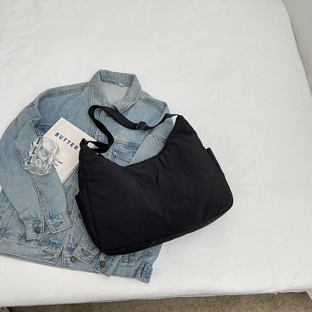 Женская сумка через плечо в форме полумесяца, легкая сумка через плечо большой вместимости, однотонная дорожная сумка-тоут, повседневная сумка для улицы
Женская сумка через плечо в форме полумесяца, легкая сумка через плечо большой вместимости, однотонная дорожная сумка-тоут, повседневная сумка для улицы