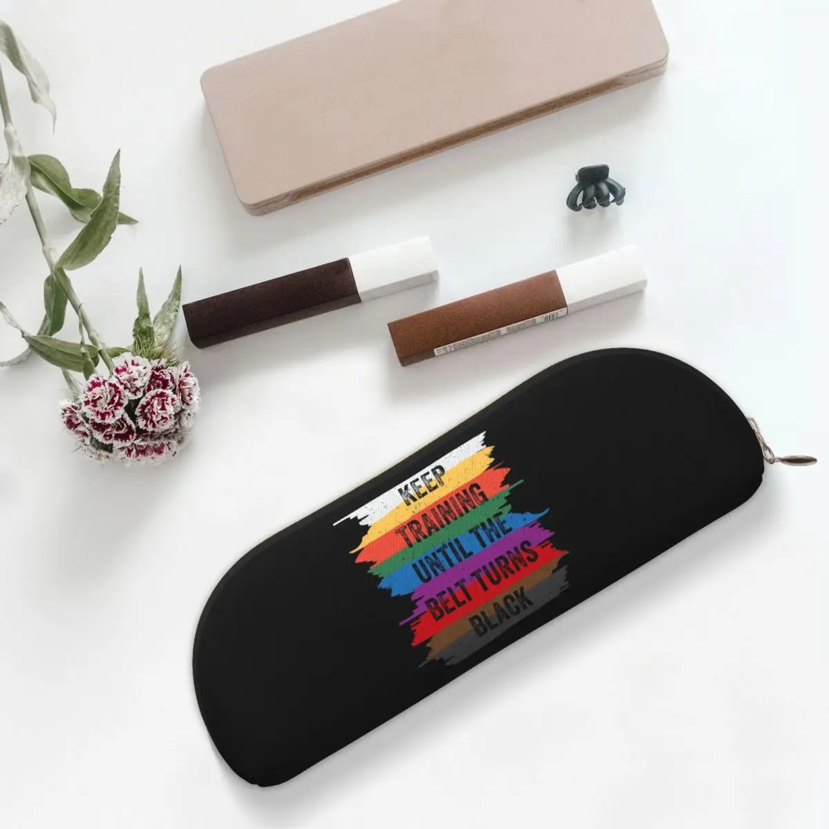 Забавный дизайн каратэ, сохраняет тренировку, до имени, держатель для ручек, канцелярские принадлежности, коробка для ручек, сумка-карандаш для подарков студентов
Забавный дизайн каратэ, сохраняет тренировку, до имени, держатель для ручек, канцелярские принадлежности, коробка для ручек, сумка-карандаш для подарков студентов