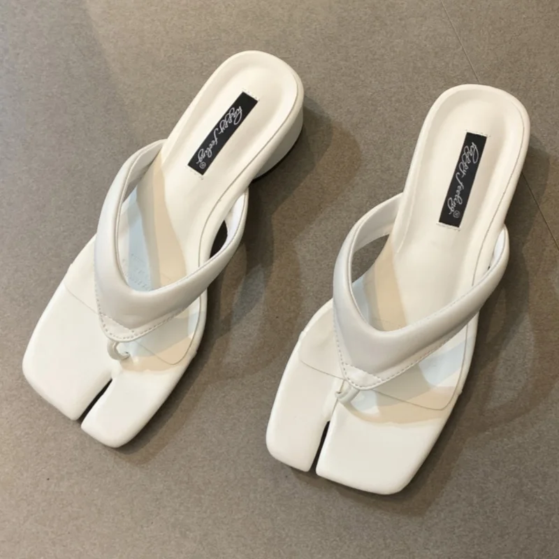 Clip Toe Slippers Women's Flip Flops For Outside Wear 2025 New Summer Hot Item High-end Fashion Half Drag Sandals Women Slippers
Clip Toe Slippers Women's Flip Flops For Outside Wear 2025 New Summer Hot Item High-end Fashion Half Drag Sandals Women Slippers