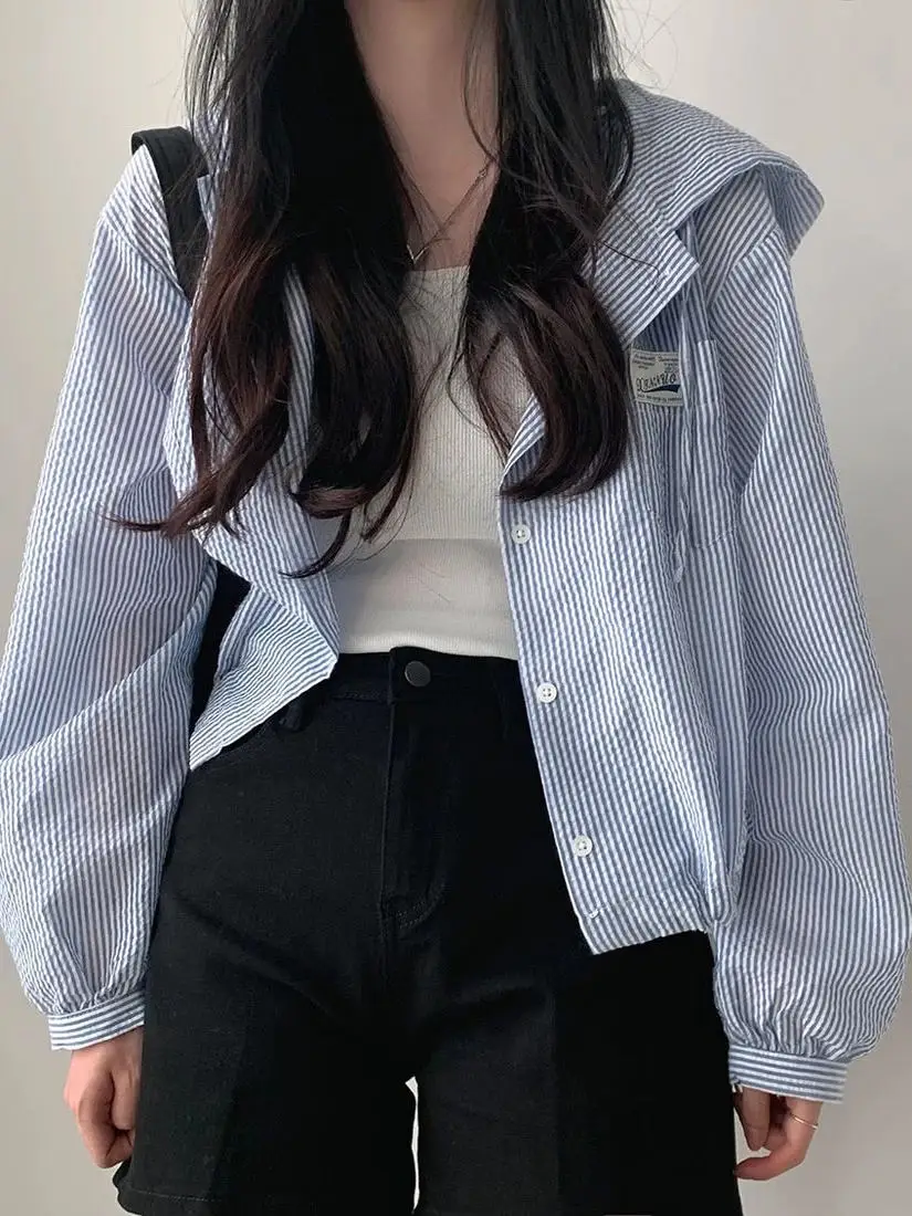 Стильное демисезонное пальто с вертикальными полосками, цветными блоками, капюшоном, свободного кроя, повседневное, женское, в корейском стиле, из хлопка, длинное
Стильное демисезонное пальто с вертикальными полосками, цветными блоками, капюшоном, свободного кроя, повседневное, женское, в корейском стиле, из хлопка, длинное