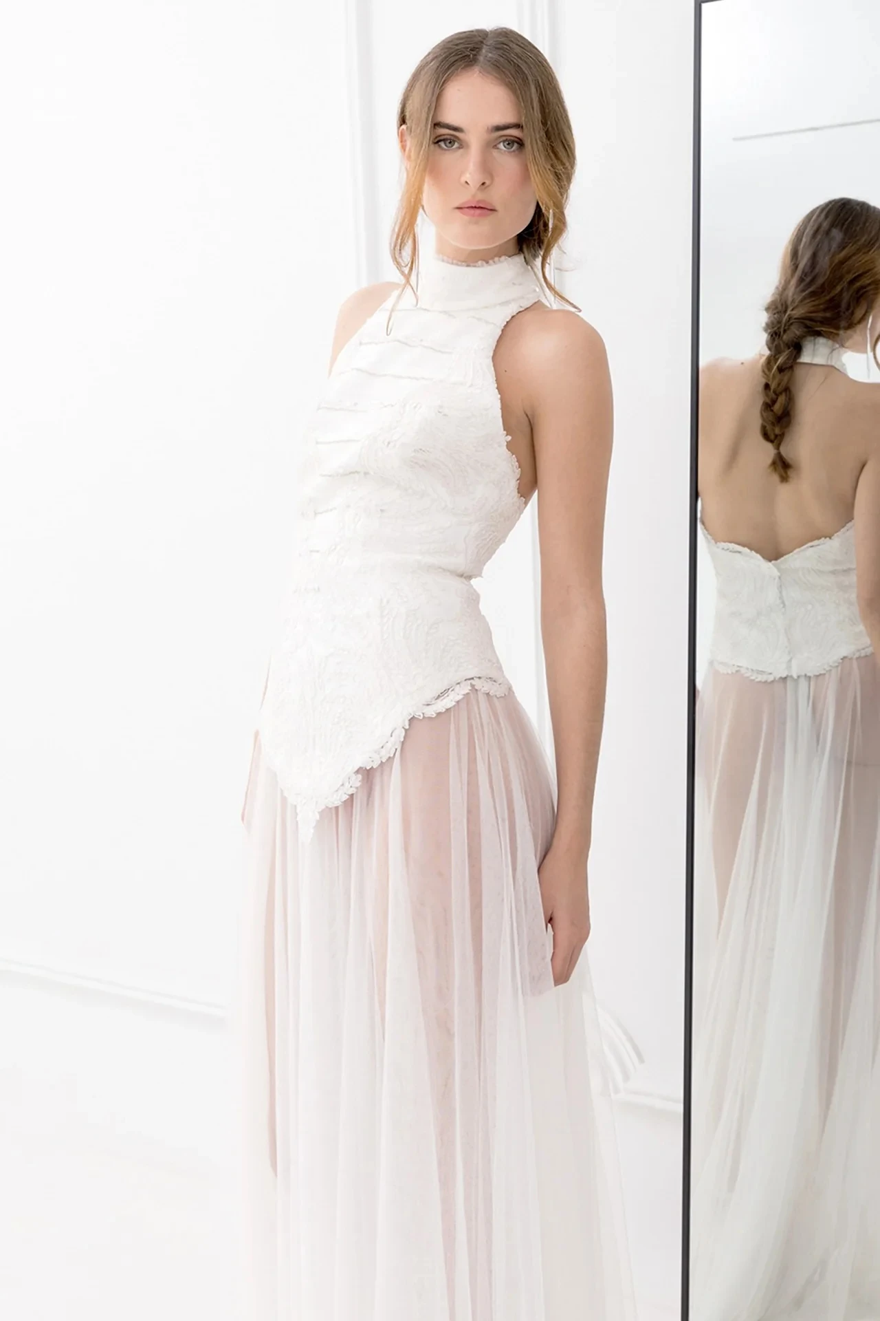 Women's Simple High Collar Sleeveless Prom Dresses White A-line Tulle Evening Gown Sexy Backless Party Dress Customized
Women's Simple High Collar Sleeveless Prom Dresses White A-line Tulle Evening Gown Sexy Backless Party Dress Customized