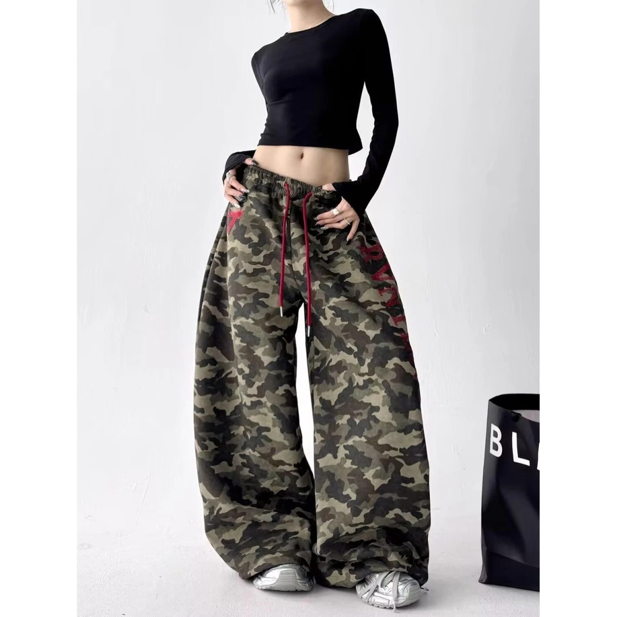 Американские широкие джинсы-карго с камуфляжным принтом, с высокой талией, свободные, модные, женские, весенняя новинка, брюки в пол
Американские широкие джинсы-карго с камуфляжным принтом, с высокой талией, свободные, модные, женские, весенняя новинка, брюки в пол