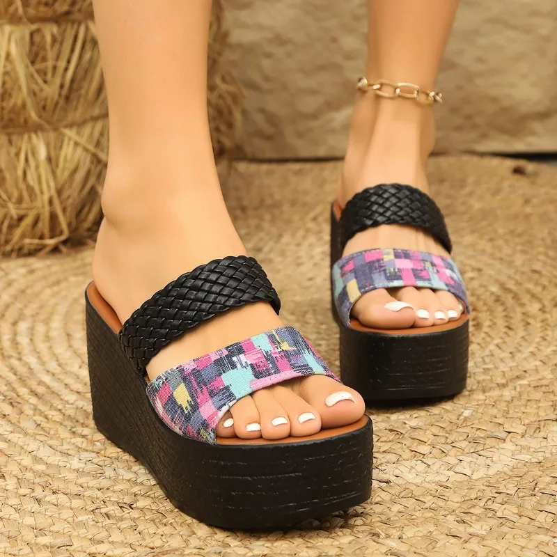 2025 New Women's Retro Thick Bottom High Heel Sandals Woven Patent Leather Wedge Sandal Female Office Ladies Non Slip Slides
2025 New Women's Retro Thick Bottom High Heel Sandals Woven Patent Leather Wedge Sandal Female Office Ladies Non Slip Slides