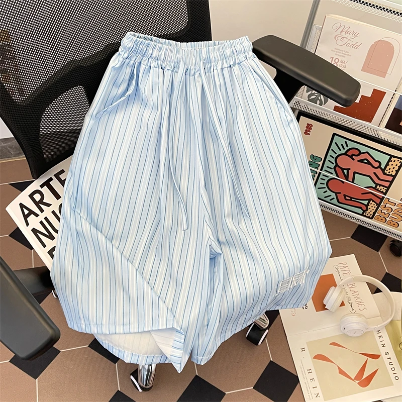 Мужские летние прямые полосатые шорты, новые американские повседневные свободные универсальные брюки на шнурке, модные однотонные тонкие брюки в стиле ретро
Мужские летние прямые полосатые шорты, новые американские повседневные свободные универсальные брюки на шнурке, модные однотонные тонкие брюки в стиле ретро