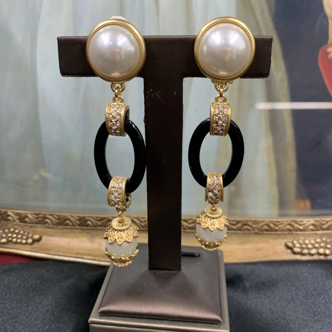 Винтажные черные аксессуары из смолы, серебряные серьги, модные серьги со стеклянным жемчугом в стиле старых денег
Винтажные черные аксессуары из смолы, серебряные серьги, модные серьги со стеклянным жемчугом в стиле старых денег