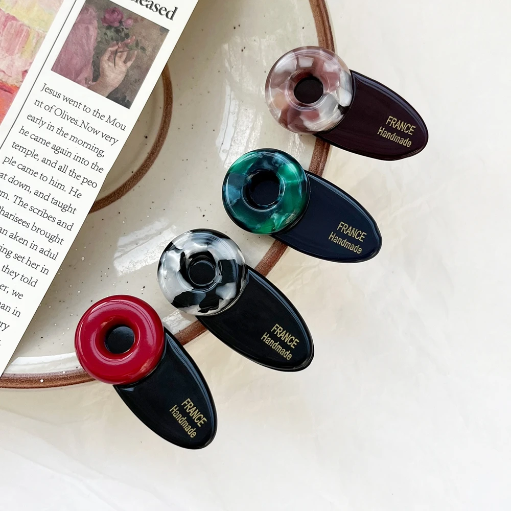 2025 Minimalist Unique Mini Alloy Resin Round Flower Letter Hairpin for Women's Retro Duckbill Clip Cute Hair Accessories Gift
2025 Minimalist Unique Mini Alloy Resin Round Flower Letter Hairpin for Women's Retro Duckbill Clip Cute Hair Accessories Gift