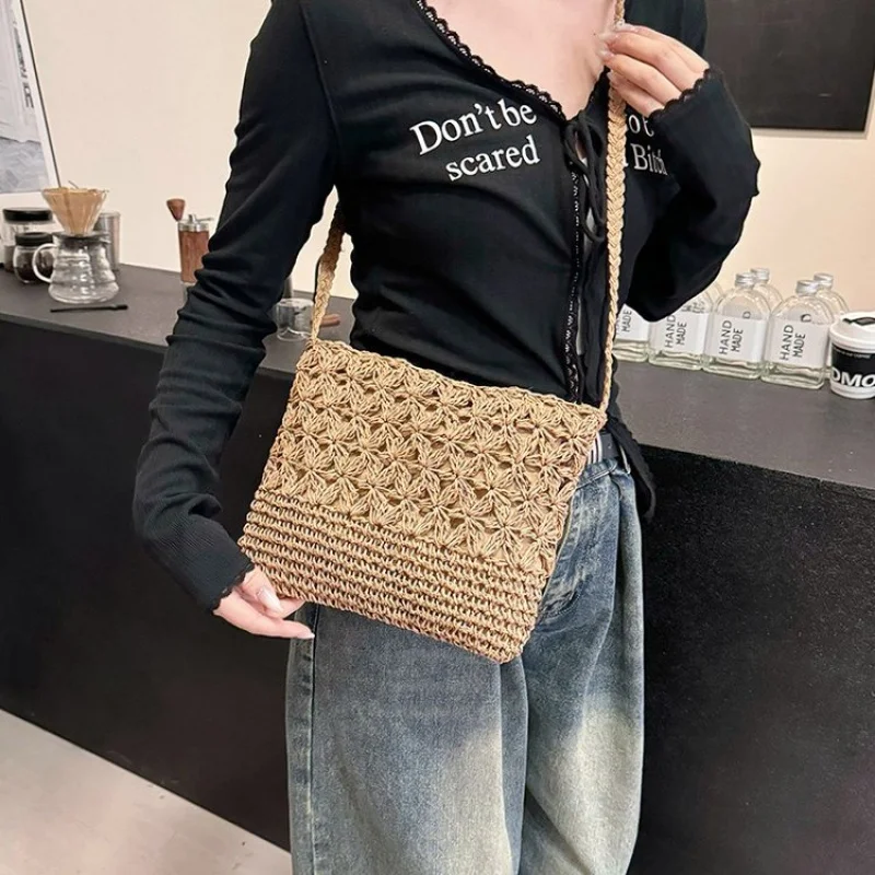 Casual Simple Leather Commuter Purse Bag With Large Capacity And Fashionable Trendy Look For Women
Casual Simple Leather Commuter Purse Bag With Large Capacity And Fashionable Trendy Look For Women