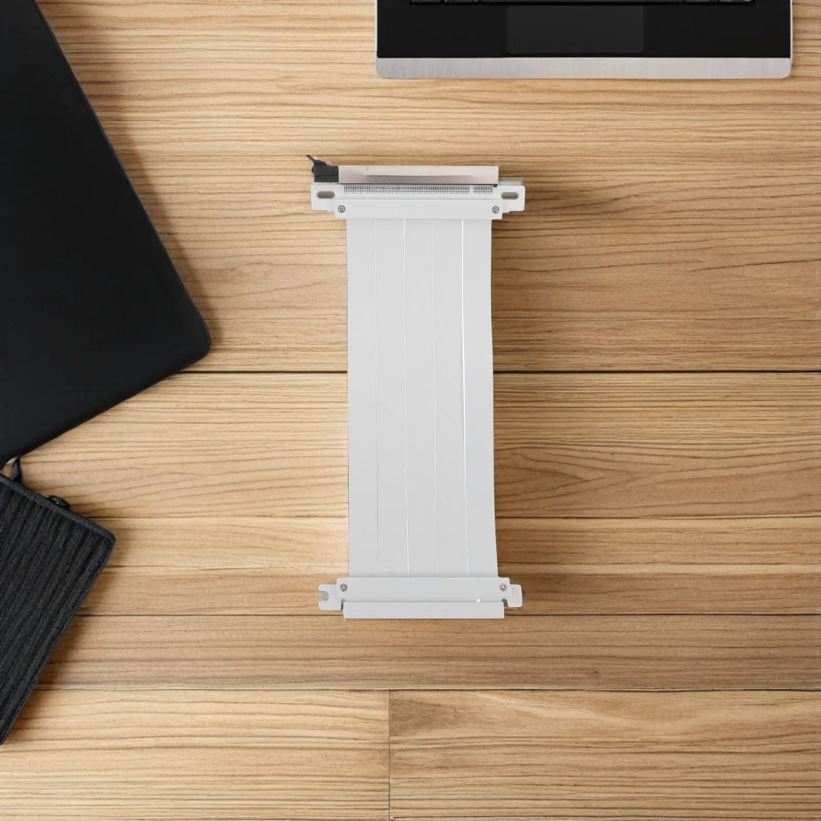 Кабель-удлинитель PCIe 4.0 16X для вертикального подключения видеокарты, гибкий, с углом 180 градусов, адаптер PCI-E для внешнего подключения, полная скорость передачи данных
Кабель-удлинитель PCIe 4.0 16X для вертикального подключения видеокарты, гибкий, с углом 180 градусов, адаптер PCI-E для внешнего подключения, полная скорость передачи данных