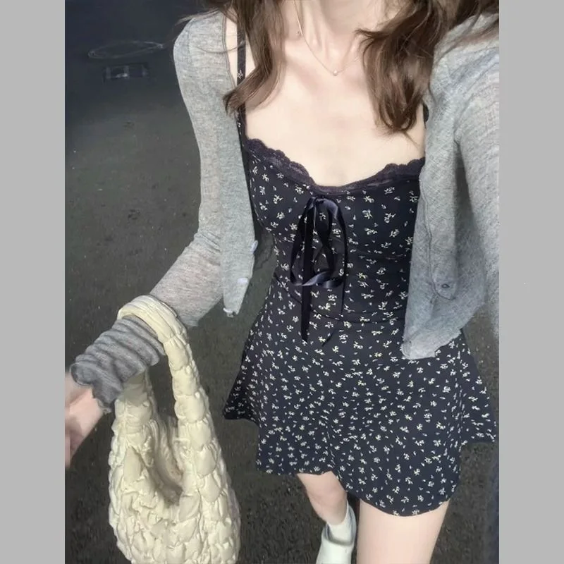 Sweet And Spicy Girl Set Floral Short Skirt Grey Open Cardigan Women's Spring Strap Dress Two-Piece Set Casual Sportswear
Sweet And Spicy Girl Set Floral Short Skirt Grey Open Cardigan Women's Spring Strap Dress Two-Piece Set Casual Sportswear