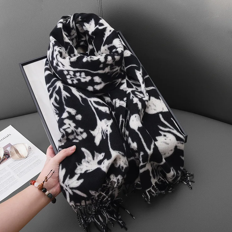 Autumn and Winter Imitation Cashmere Printed Collar Retro Tassel Scarf Women's Fashion Style Shawl Luxury Women's Scarf
Autumn and Winter Imitation Cashmere Printed Collar Retro Tassel Scarf Women's Fashion Style Shawl Luxury Women's Scarf