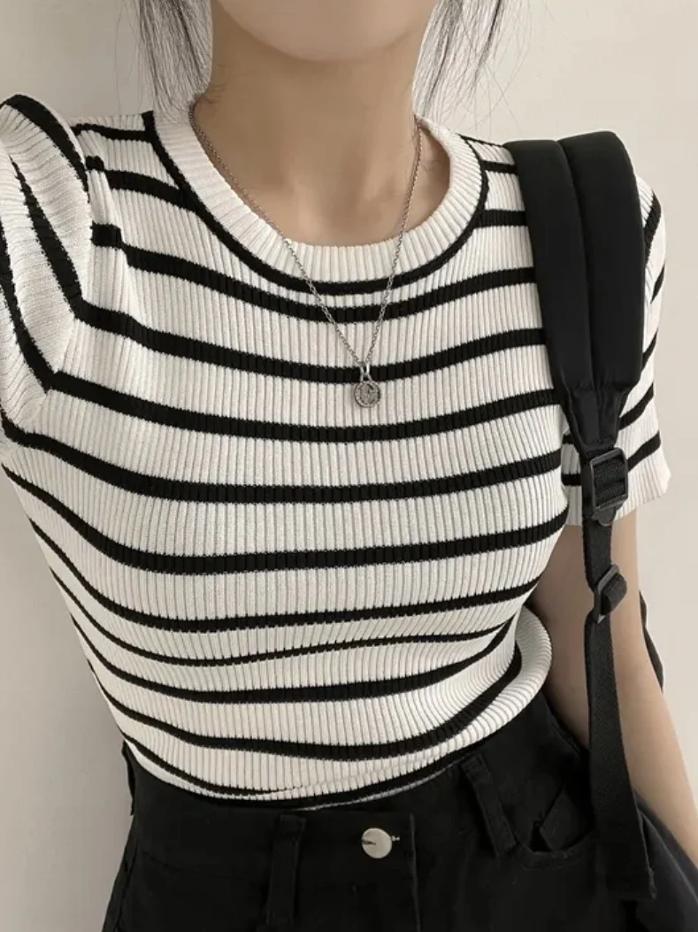 Sweet And Spicy Short Knitted Top Women's Summer Design Slim Fit Half Sleeve Color Block Striped Short Sleeve T-Shirt Trendy
Sweet And Spicy Short Knitted Top Women's Summer Design Slim Fit Half Sleeve Color Block Striped Short Sleeve T-Shirt Trendy
