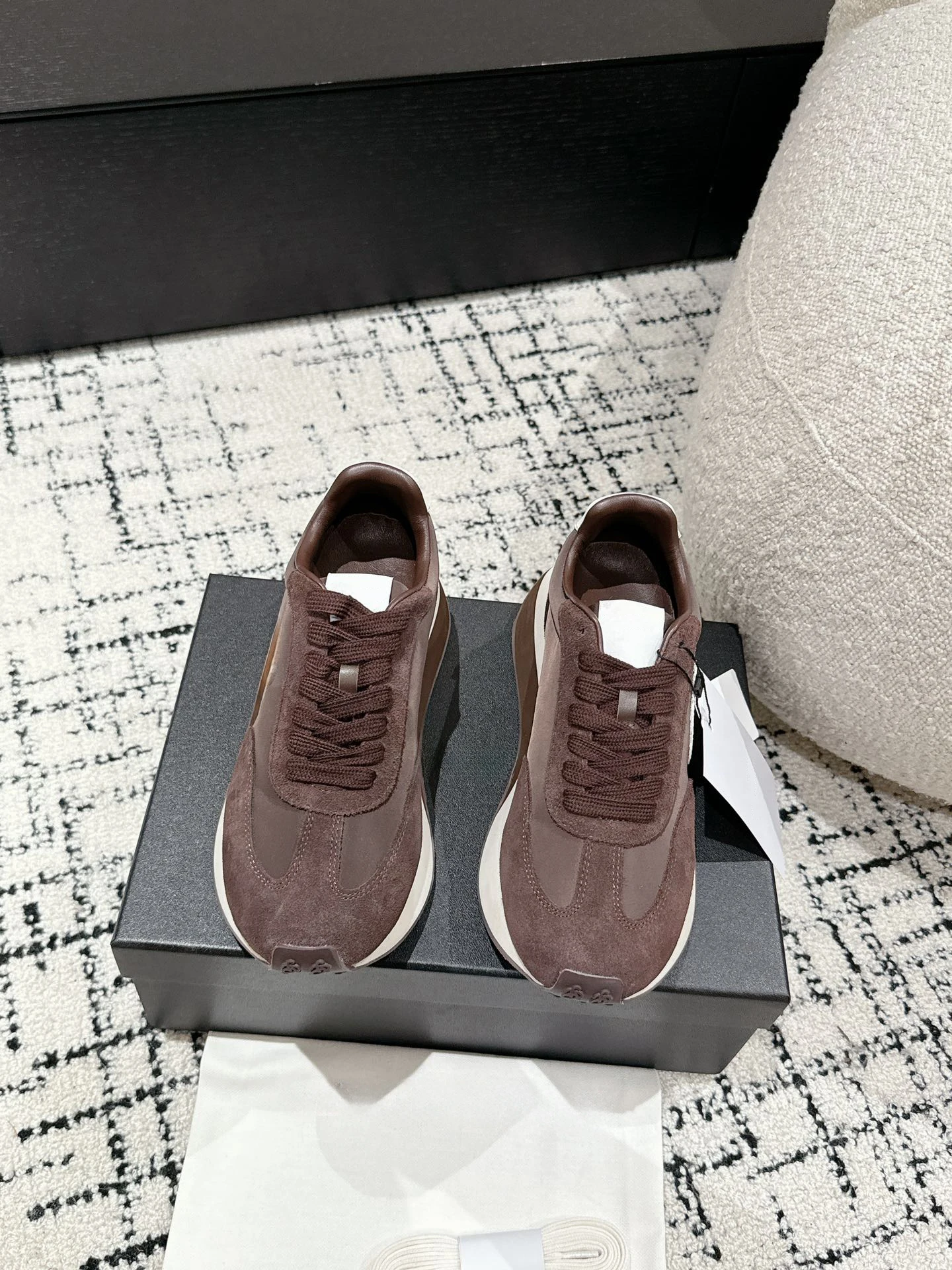 24 years of fall and winter new thick bottomed Agan shoes casual shoes, retro elements pull full, versatile and show leg length.
24 years of fall and winter new thick bottomed Agan shoes casual shoes, retro elements pull full, versatile and show leg length.