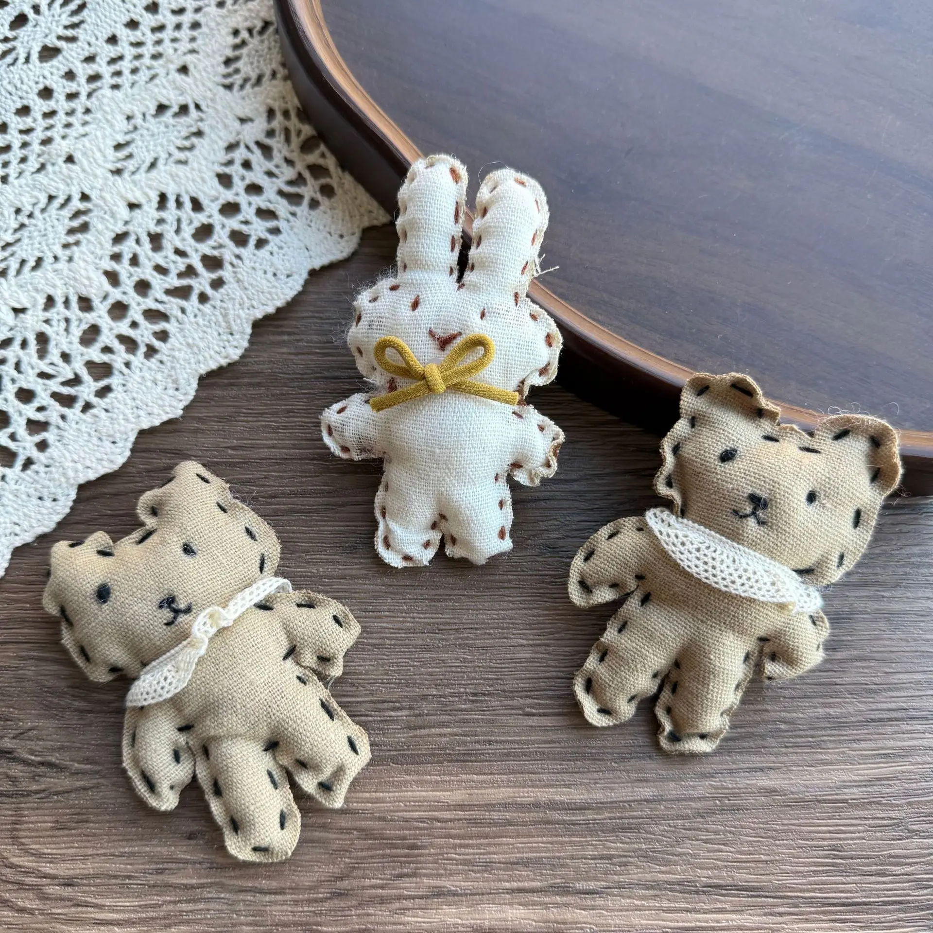 Hand Sewn Fabric Bow Rabbit Bear Accessory for DIY Clothing Hair Brooch Embellishment Cute Versatile
Hand Sewn Fabric Bow Rabbit Bear Accessory for DIY Clothing Hair Brooch Embellishment Cute Versatile