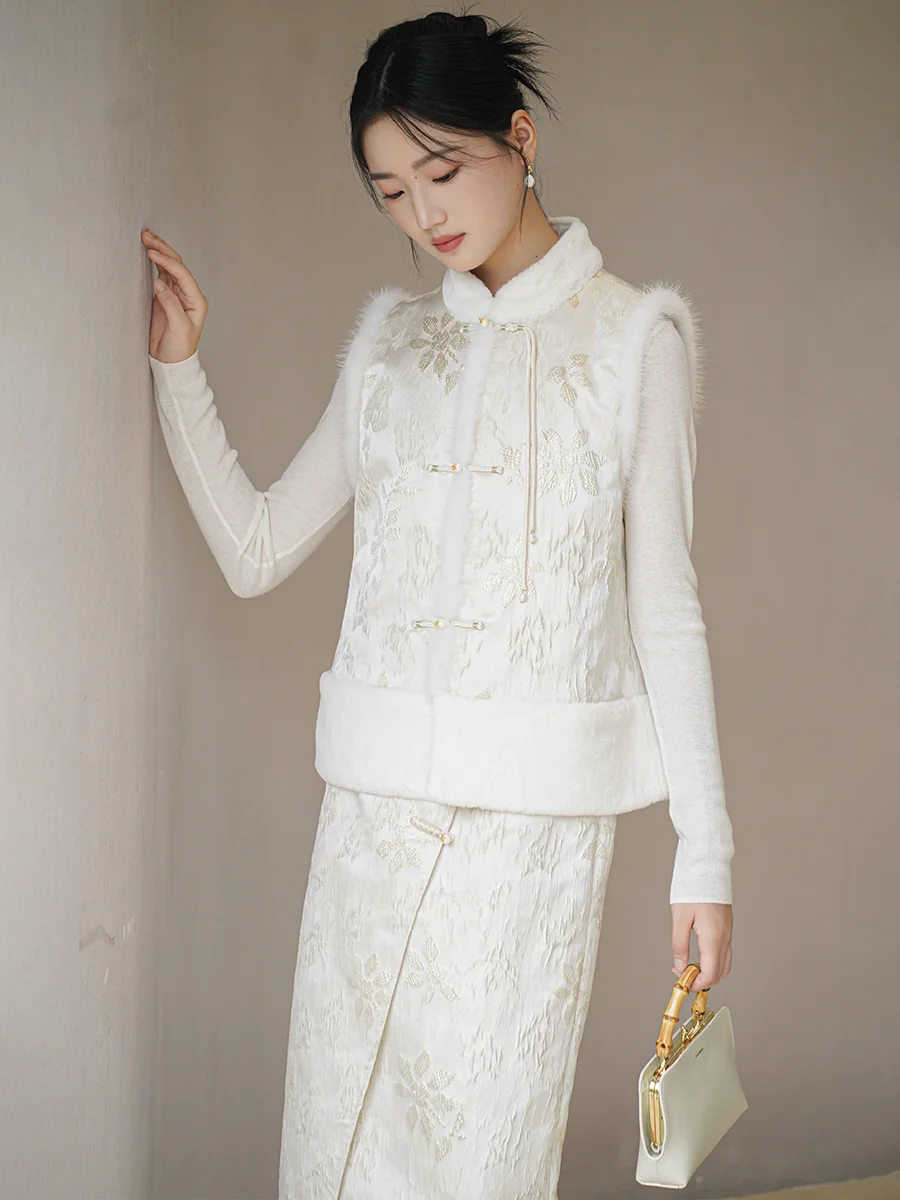 Autumn Winter Women's Jacket Initial Cicada Wind Acetate Woven Gold Embroidery Fur Collar Chinese Tang Style Vest Cotton Coat
Autumn Winter Women's Jacket Initial Cicada Wind Acetate Woven Gold Embroidery Fur Collar Chinese Tang Style Vest Cotton Coat