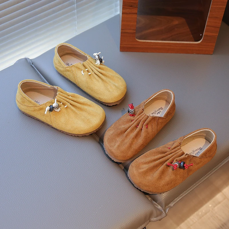 Новинка 2023 года, детская замшевая кожаная обувь, весенне-осенние новые мягкие восковые туфли для девочек, модные повседневные лоферы на плоской подошве в стиле ретро с одной педалью
Новинка 2023 года, детская замшевая кожаная обувь, весенне-осенние новые мягкие восковые туфли для девочек, модные повседневные лоферы на плоской подошве в стиле ретро с одной педалью