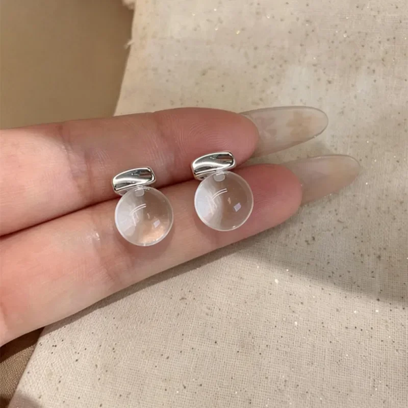2026 Summer Cooling Silver Needle Resin Round Stud Earrings Simple Fashion Ins Style Design Sense Niche Earrings for Women
2026 Summer Cooling Silver Needle Resin Round Stud Earrings Simple Fashion Ins Style Design Sense Niche Earrings for Women