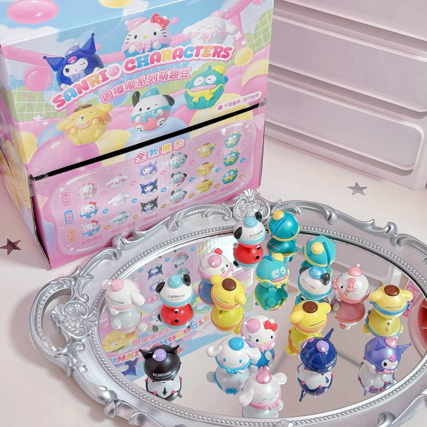 Оригинальные фигурки Sanrio из серии Round Doodle: милые игрушки-сюрпризы в пакетах и коробках Hello Kitty, Kuromi, Hangyodon. Милые игрушки ручной работы, украшения, подарки.
Оригинальные фигурки Sanrio из серии Round Doodle: милые игрушки-сюрпризы в пакетах и коробках Hello Kitty, Kuromi, Hangyodon. Милые игрушки ручной работы, украшения, подарки.