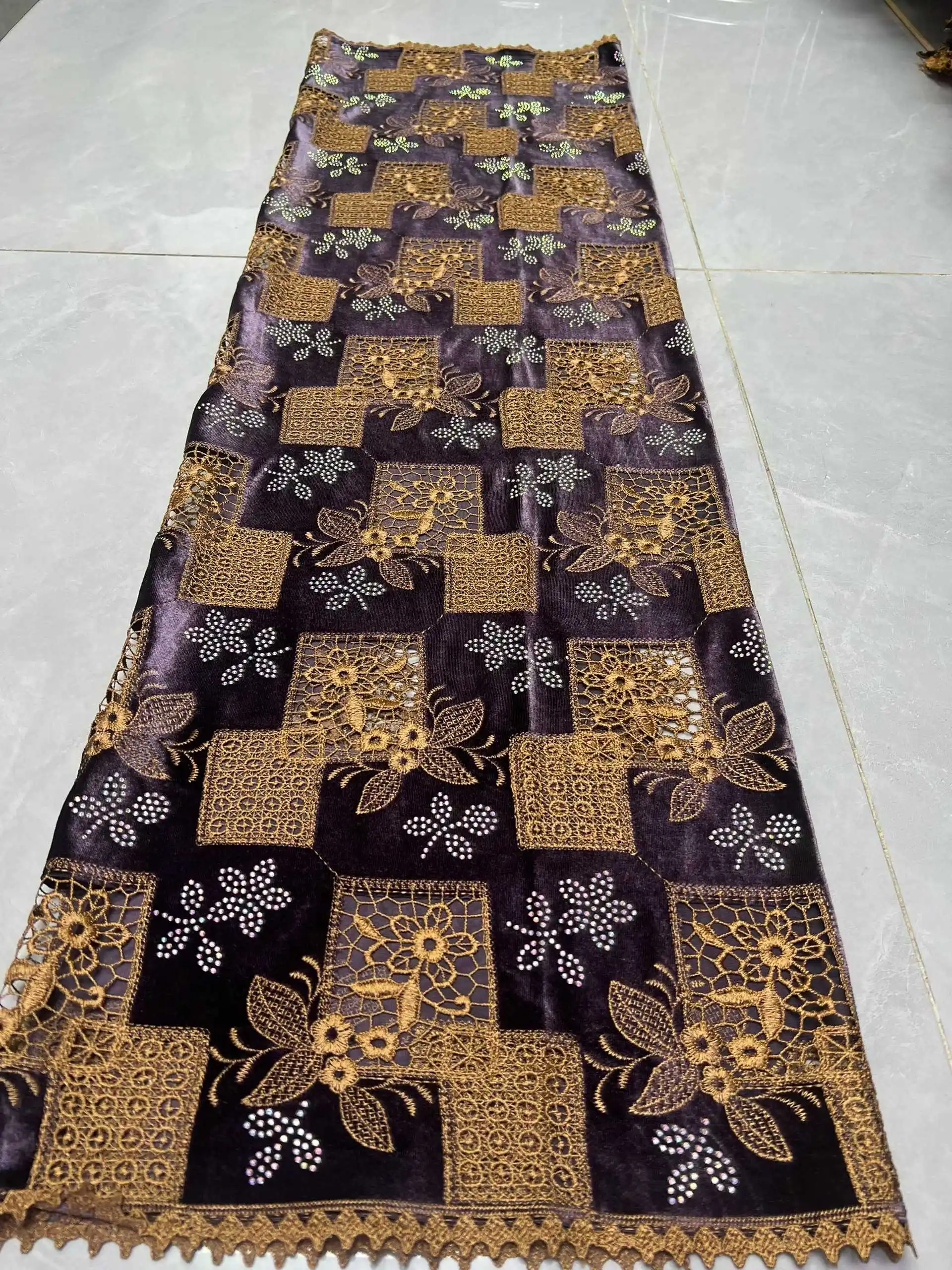 Luxury African Velvet Lace Fabric 2026 High Quality Stones Embroidery Fabric French Ladies Women Nigerian Evening Dress Sewing
Luxury African Velvet Lace Fabric 2026 High Quality Stones Embroidery Fabric French Ladies Women Nigerian Evening Dress Sewing