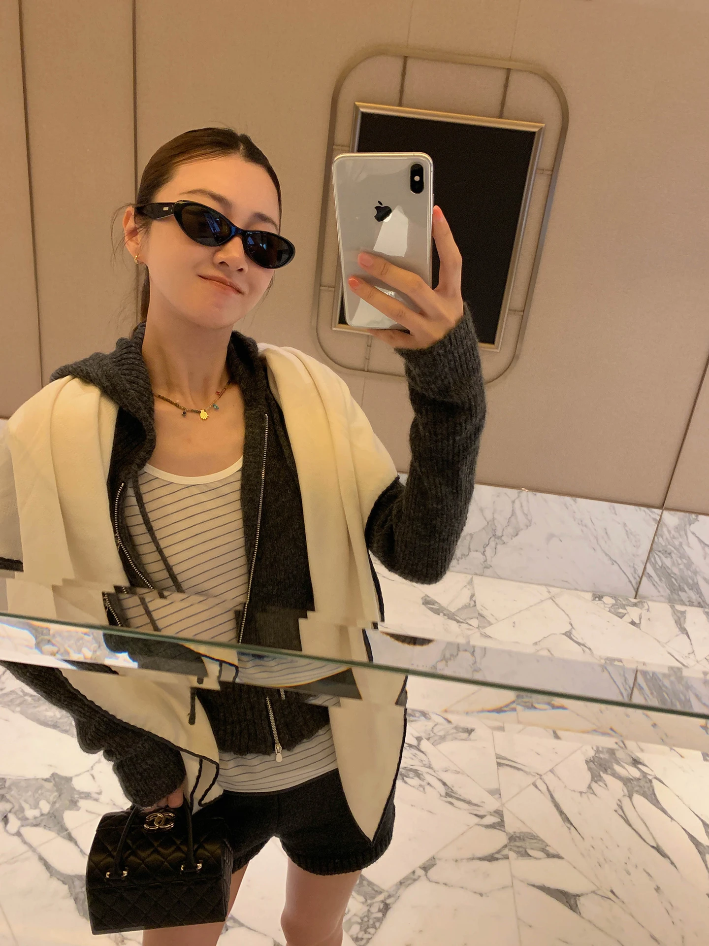 Vcruan Short Zipper Sweater Turbulent Grey Simple Yet Not Basic Commute Style Women's Knitted Wool Blend Hooded Cardigan
Vcruan Short Zipper Sweater Turbulent Grey Simple Yet Not Basic Commute Style Women's Knitted Wool Blend Hooded Cardigan