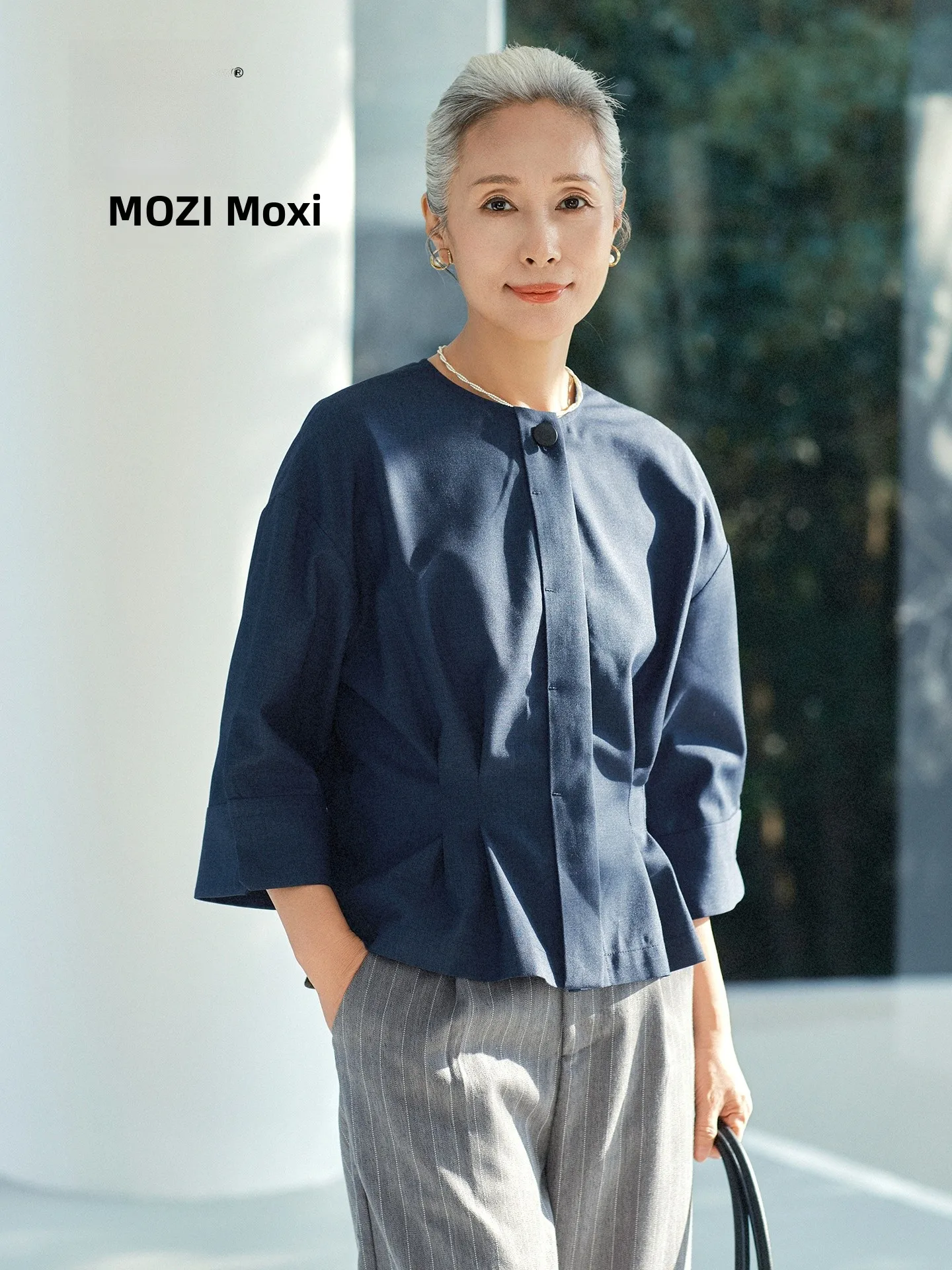 Elegant Thin Shirt Jacket for Middle-Aged Women Spring Fashion Six-Button Closure Pleated Design Polyester Viscose Blend
Elegant Thin Shirt Jacket for Middle-Aged Women Spring Fashion Six-Button Closure Pleated Design Polyester Viscose Blend
