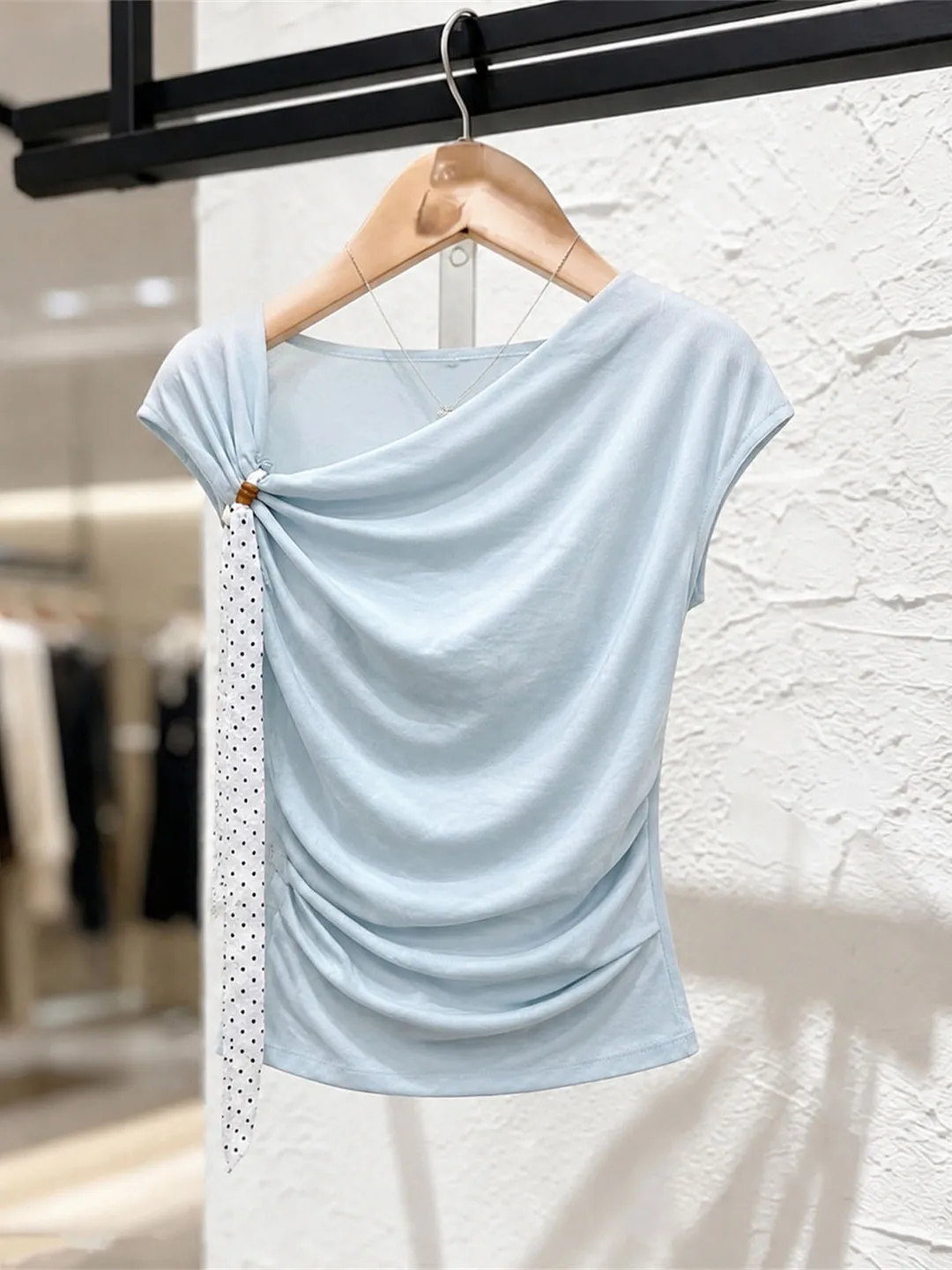 Style Slimming Summer Top Korean Version Short Sleeve Commute Style Unique Personality Small Shirt for Young Women
Style Slimming Summer Top Korean Version Short Sleeve Commute Style Unique Personality Small Shirt for Young Women
