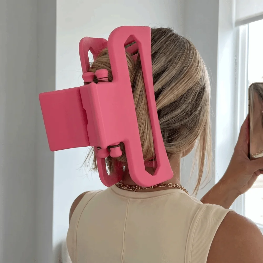 Interesting Pink Color Extra Large Claw Clip Unique Fashion Shark Clip Plastic Eye-catching Anti Drop Hairpin Filming Props
Interesting Pink Color Extra Large Claw Clip Unique Fashion Shark Clip Plastic Eye-catching Anti Drop Hairpin Filming Props