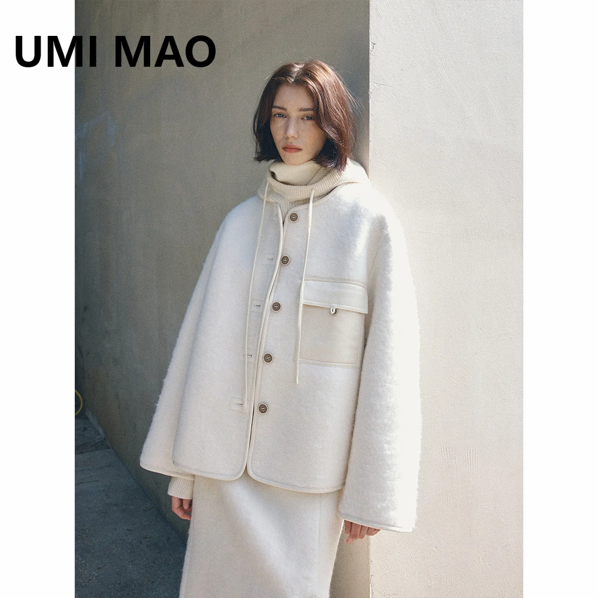 UMI MAO шерстяное пальто в коробке для осенней куртки женская зимняя новая темпераментная односторонняя нейлоновая куртка для поездок на работу Femme
UMI MAO шерстяное пальто в коробке для осенней куртки женская зимняя новая темпераментная односторонняя нейлоновая куртка для поездок на работу Femme