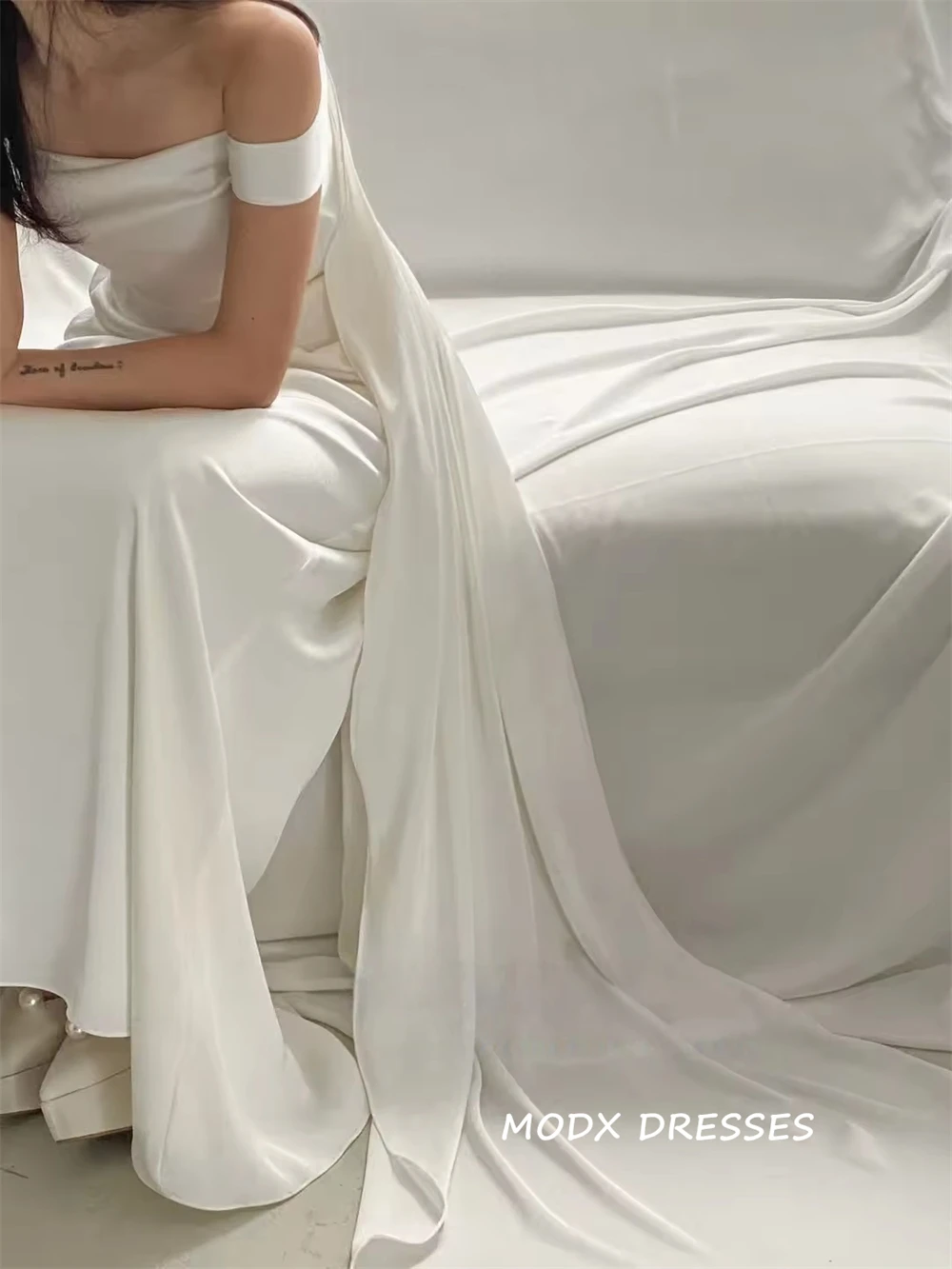 MODX Simple Ivory Strapless Korean Photo Shoot Wedding Dresses Corset Floor-Length Elegant Wedding Party Dresses Customized
MODX Simple Ivory Strapless Korean Photo Shoot Wedding Dresses Corset Floor-Length Elegant Wedding Party Dresses Customized