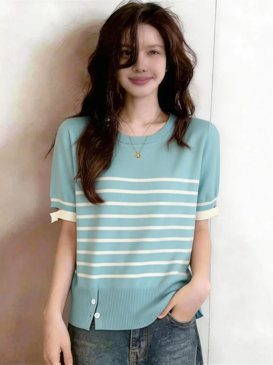 Slimming Ice Silk Knitted T-Shirt Women's Summer Fashion Striped Short Sleeve Base Shirt Comfortable Soft Korean Style Commute
Slimming Ice Silk Knitted T-Shirt Women's Summer Fashion Striped Short Sleeve Base Shirt Comfortable Soft Korean Style Commute