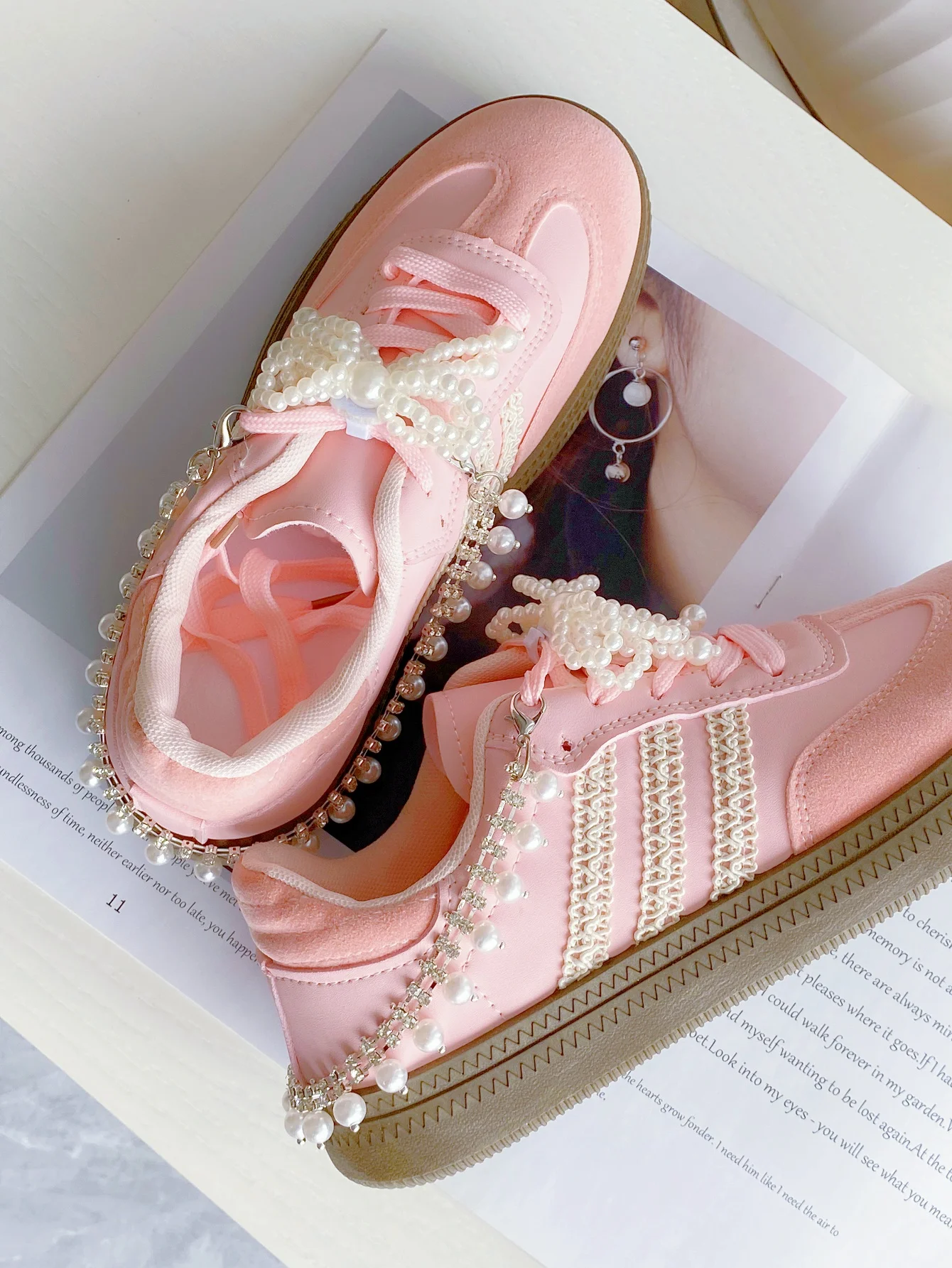 4 шт., аксессуары для обуви, зажимы для обуви, украшения-съемный АБС-пластик, жемчуг, элегантная металлическая цепочка с бантом, подвески для обуви, сделай сам, для сандалий Boo
4 шт., аксессуары для обуви, зажимы для обуви, украшения-съемный АБС-пластик, жемчуг, элегантная металлическая цепочка с бантом, подвески для обуви, сделай сам, для сандалий Boo