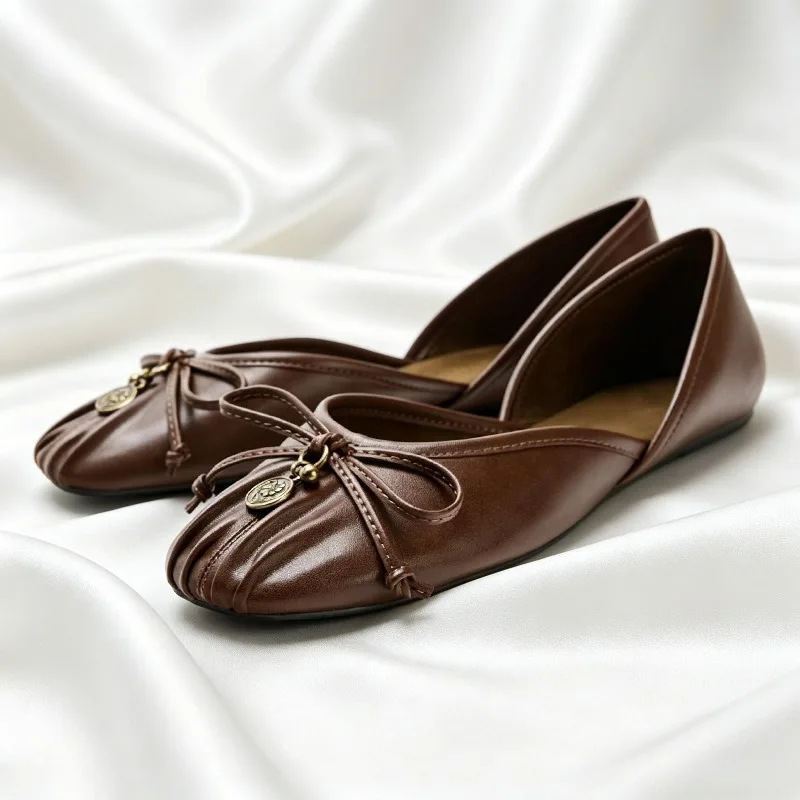 Retro Metal Detail Ballet Flats Women Fashion Butterfly Knot Pleated Design Round-Toe Mary Jane Shoes Summer Holiday Beach Flats
Retro Metal Detail Ballet Flats Women Fashion Butterfly Knot Pleated Design Round-Toe Mary Jane Shoes Summer Holiday Beach Flats