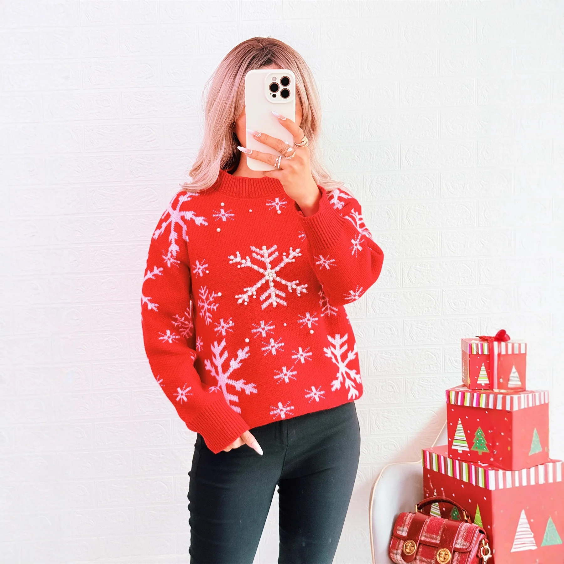 2025 Autumn Winter Casual Knitted Pullover Round Neck Patchwork Pearl Snowflake Fashion New Year Sweater
2025 Autumn Winter Casual Knitted Pullover Round Neck Patchwork Pearl Snowflake Fashion New Year Sweater