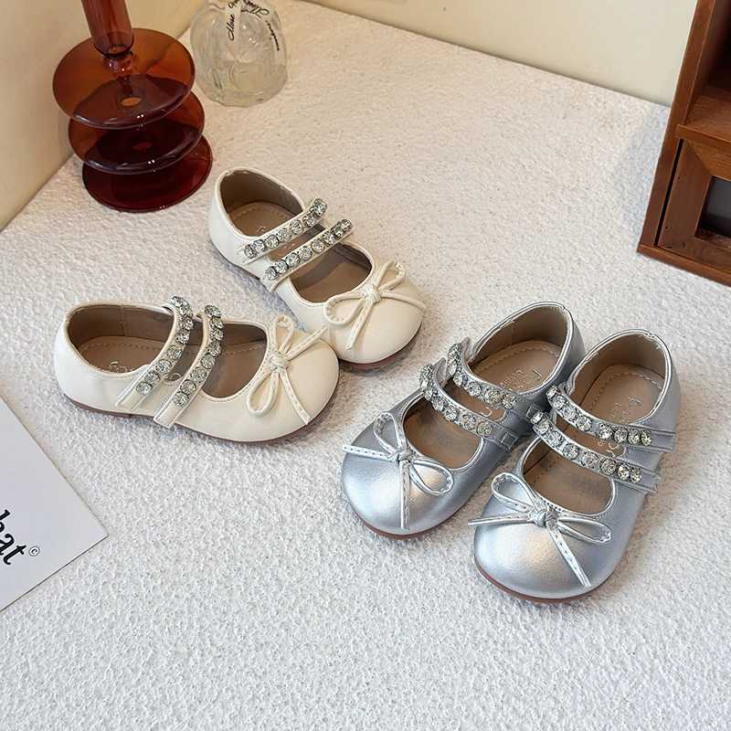New Kids Dance Shoes Korea Style Round Toes Bow-knot Sweet Girls Performance Princess Shoes Shiny Rhinestone Children Flats Soft
New Kids Dance Shoes Korea Style Round Toes Bow-knot Sweet Girls Performance Princess Shoes Shiny Rhinestone Children Flats Soft