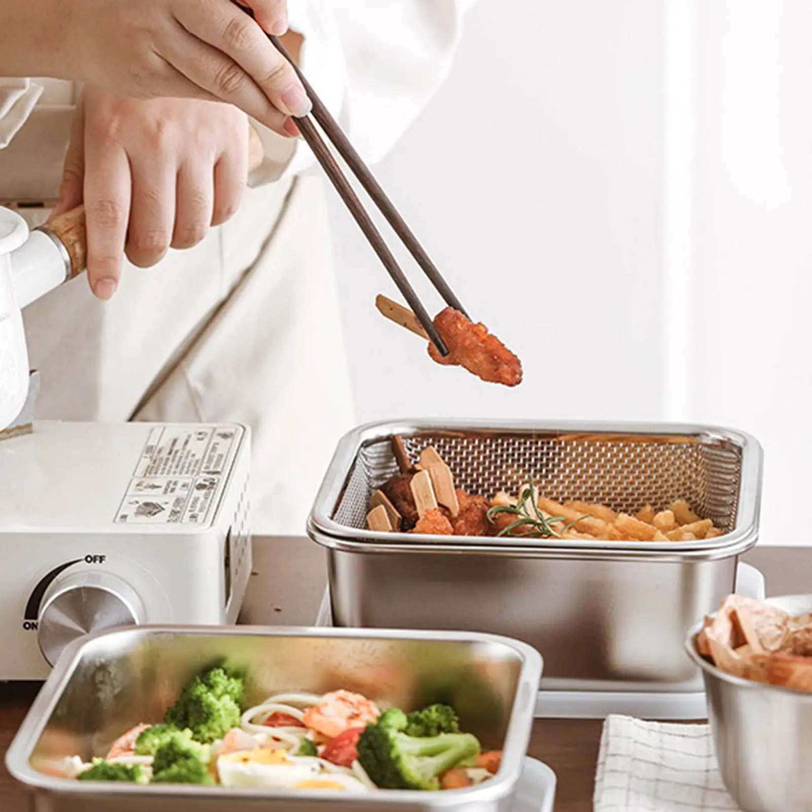 Airtight Food Storage Containers Leakproof Stackable Kitchen Storage Containers with Lids for Fruit Vegetable Salad Kitchen
Airtight Food Storage Containers Leakproof Stackable Kitchen Storage Containers with Lids for Fruit Vegetable Salad Kitchen