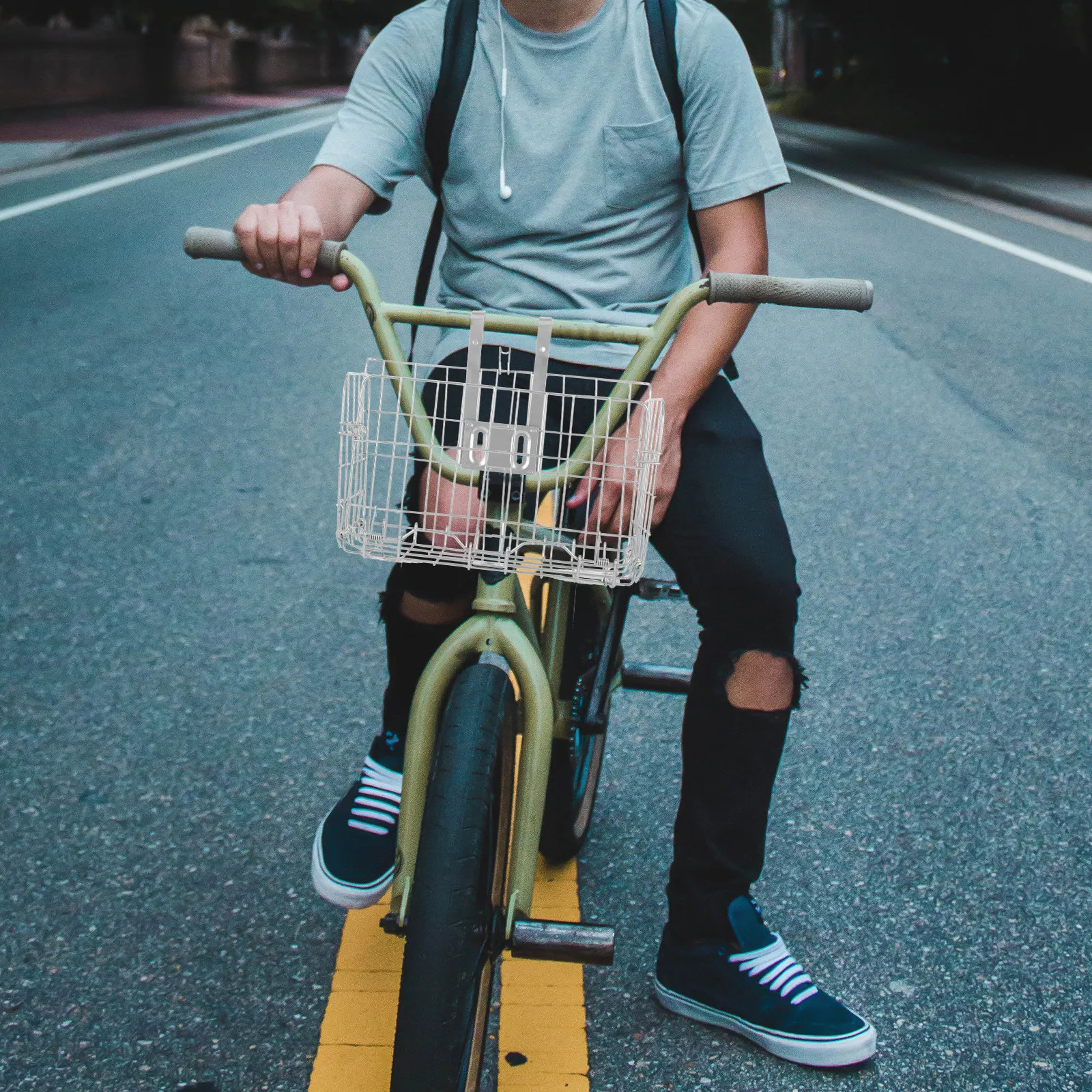 1Pcs Front Rear Hanging Basket Simple Stylish Foldable Bike Storage Container Easy Install Lightweight Mountain Bike Accessory
1Pcs Front Rear Hanging Basket Simple Stylish Foldable Bike Storage Container Easy Install Lightweight Mountain Bike Accessory